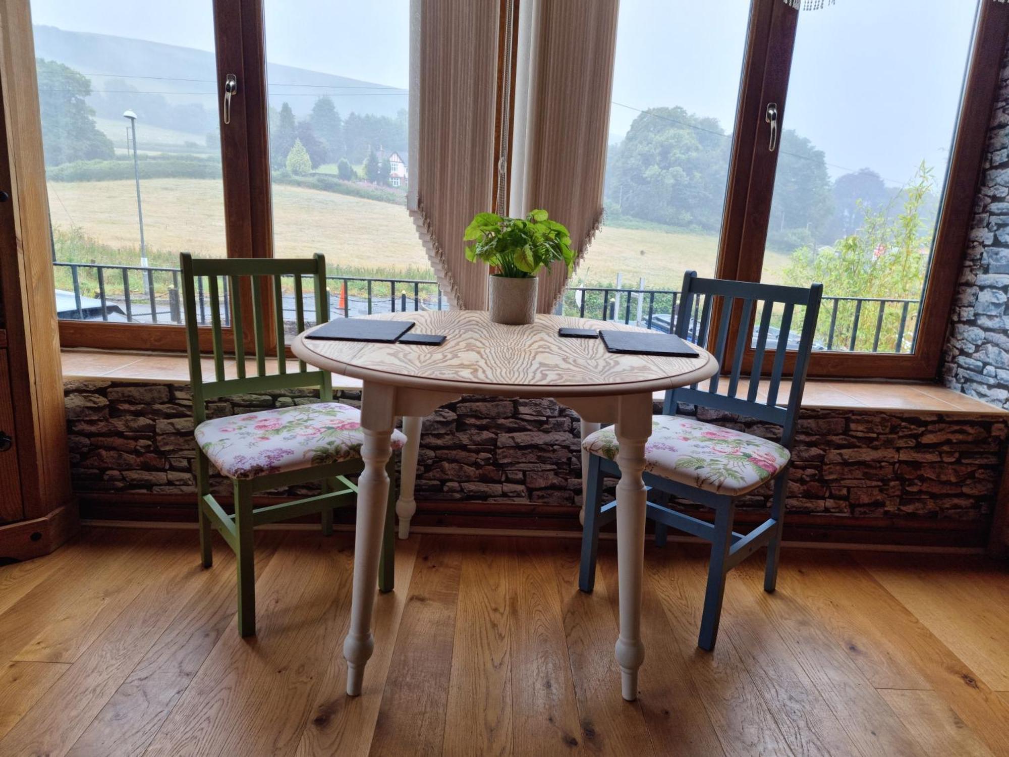 Castle Lodge - Brecon Beacons Accommodation Sennybridge Экстерьер фото