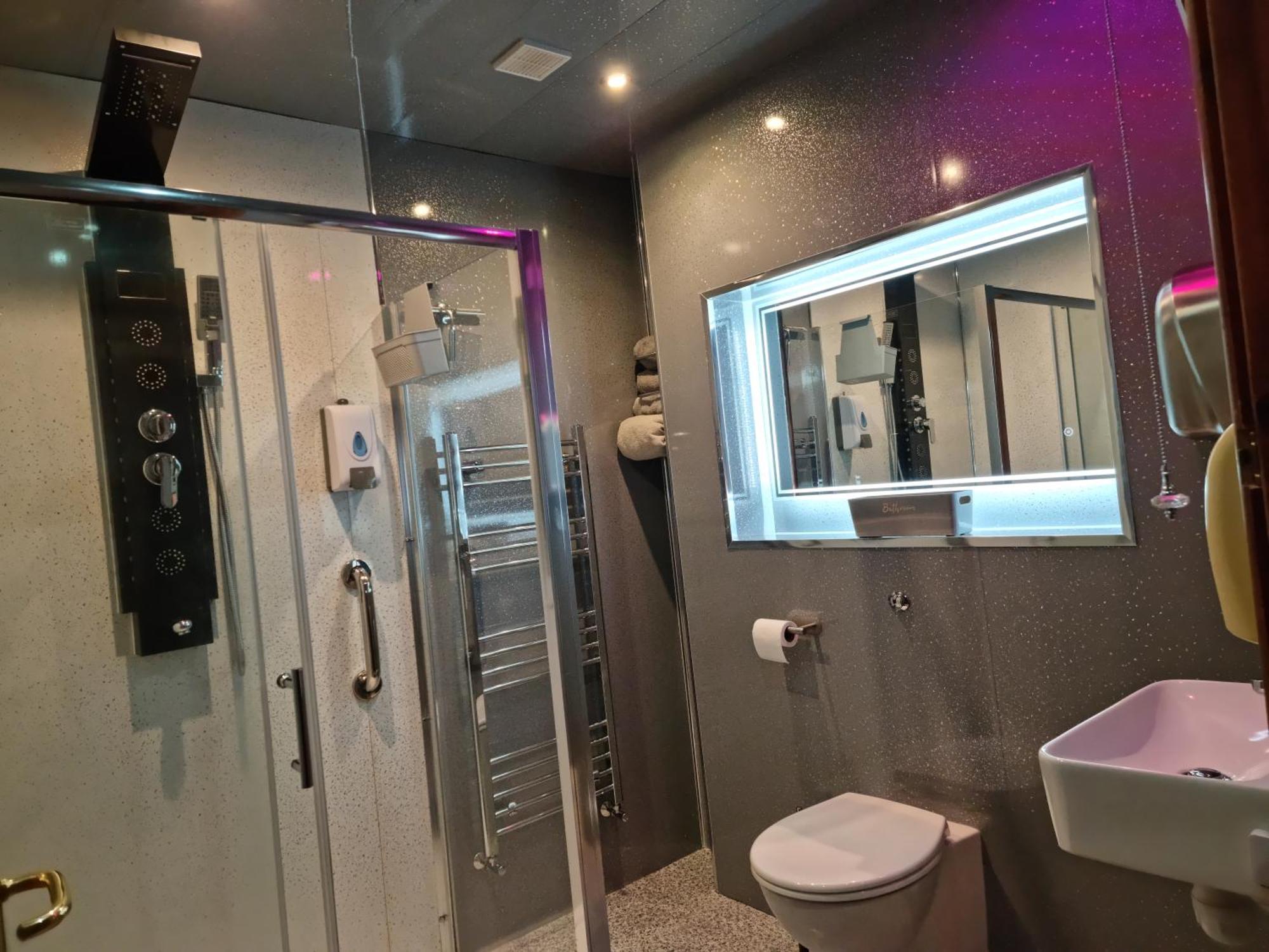 Castle Lodge - Brecon Beacons Accommodation Sennybridge Экстерьер фото